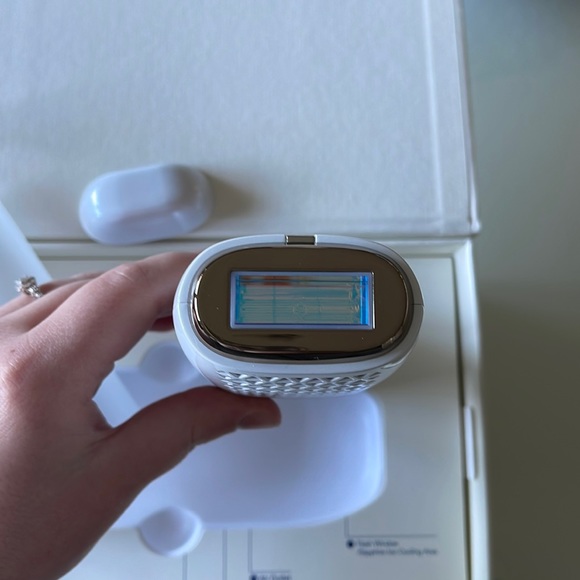 Painless Cooling Laser Hair Removal Device - Picture 4 of 6